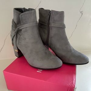 Grey suede ankle boots - NEVER WORN